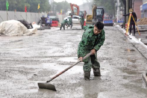 灌浆浇注后遇到下雨   ，对灌浆料有影响吗？